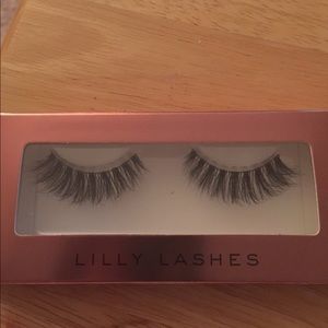 Lily Lashes NIB 😃